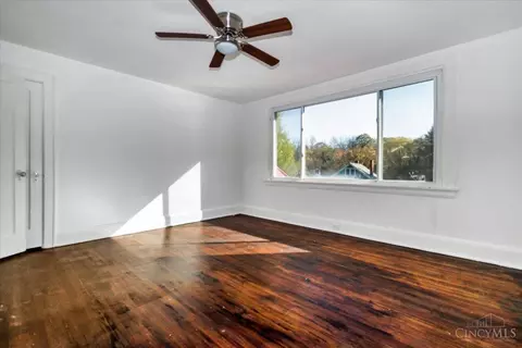 Bedroom - 3857 Vine St, Cincinnati, OH 45217 photo 1 of 5