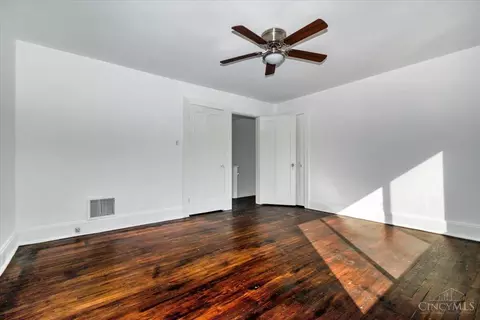 Bedroom - 3857 Vine St, Cincinnati, OH 45217 photo 2 of 5