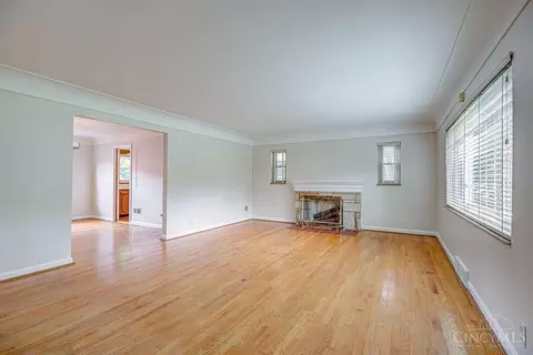 Living - 2922 Ravogli Ave, Cincinnati, OH 45211 photo 2 of 5