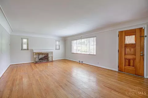 Living - 2922 Ravogli Ave, Cincinnati, OH 45211 photo 1 of 5