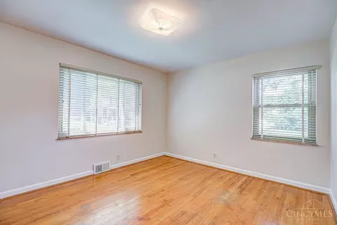 Bedroom - 2922 Ravogli Ave, Cincinnati, OH 45211 photo 5 of 11