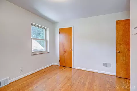 Bedroom - 2922 Ravogli Ave, Cincinnati, OH 45211 photo 4 of 11