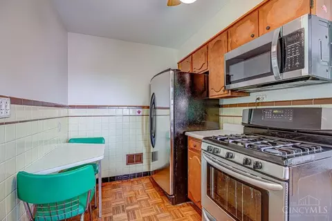 Kitchen - 2922 Ravogli Ave, Cincinnati, OH 45211 photo 2 of 4