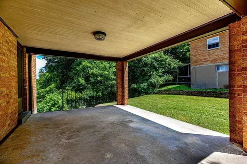 Exterior - 2922 Ravogli Ave, Cincinnati, OH 45211 photo 5 of 6