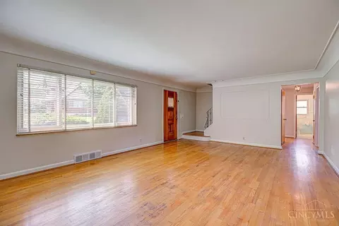 Living - 2922 Ravogli Ave, Cincinnati, OH 45211 photo 4 of 5