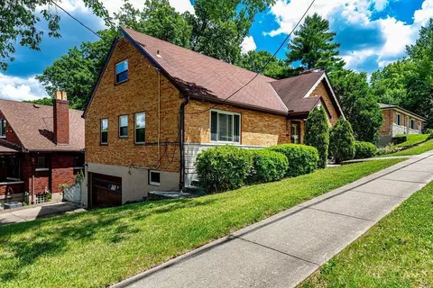 Exterior - 2922 Ravogli Ave, Cincinnati, OH 45211 photo 4 of 6