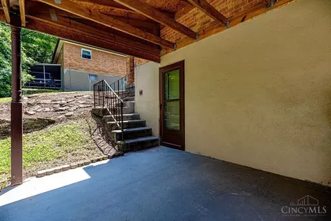Exterior - 2922 Ravogli Ave, Cincinnati, OH 45211 photo 6 of 6