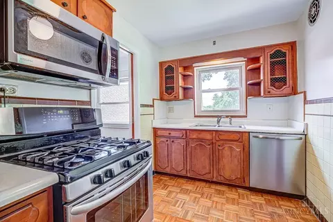 Kitchen - 2922 Ravogli Ave, Cincinnati, OH 45211 photo 1 of 4