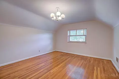 Bedroom - 2922 Ravogli Ave, Cincinnati, OH 45211 photo 10 of 11
