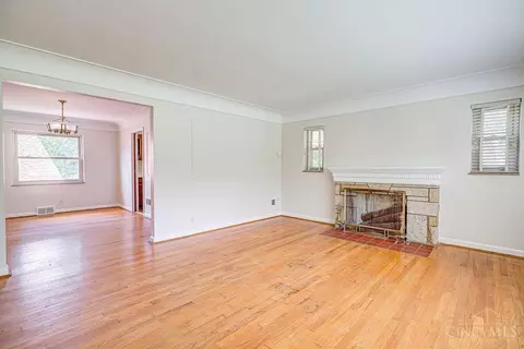 Living - 2922 Ravogli Ave, Cincinnati, OH 45211 photo 3 of 5