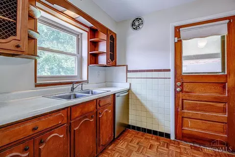 Kitchen - 2922 Ravogli Ave, Cincinnati, OH 45211 photo 3 of 4