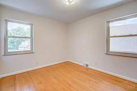 Bedroom - 2922 Ravogli Ave, Cincinnati, OH 45211 photo 3 of 11
