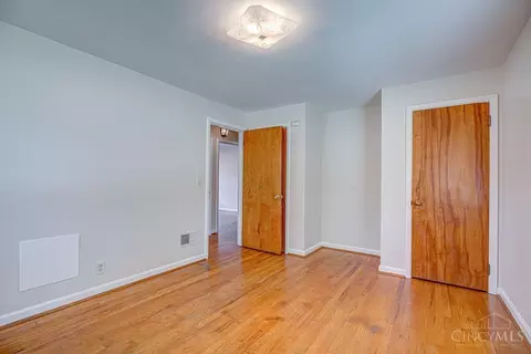 Bedroom - 2922 Ravogli Ave, Cincinnati, OH 45211 photo 6 of 11