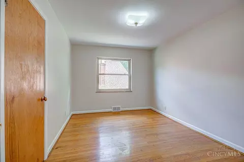 Bedroom - 2922 Ravogli Ave, Cincinnati, OH 45211 photo 1 of 11