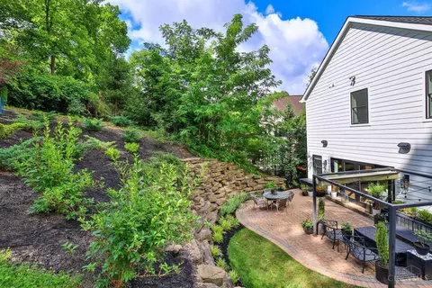Exterior - 620 Rushton Rd, Cincinnati, OH 45226 photo 6 of 9
