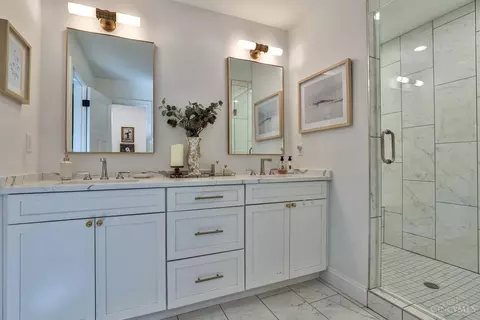Bath - 620 Rushton Rd, Cincinnati, OH 45226 photo 4 of 6