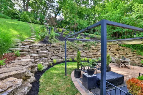 Exterior - 620 Rushton Rd, Cincinnati, OH 45226 photo 4 of 9