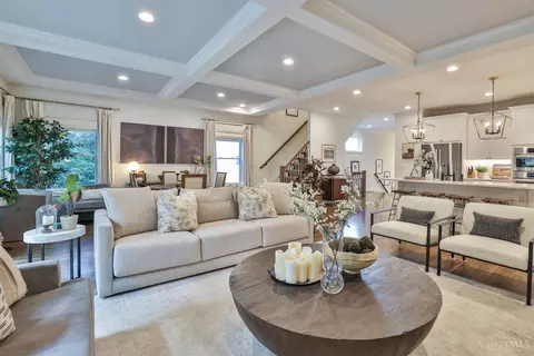 Living - 620 Rushton Rd, Cincinnati, OH 45226 photo 2 of 3