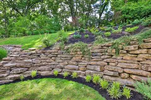 Exterior - 620 Rushton Rd, Cincinnati, OH 45226 photo 5 of 9