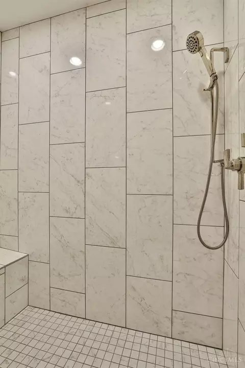 Bath - 620 Rushton Rd, Cincinnati, OH 45226 photo 2 of 6