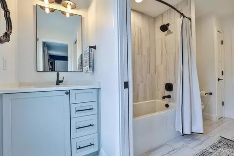 Bath - 620 Rushton Rd, Cincinnati, OH 45226 photo 6 of 6