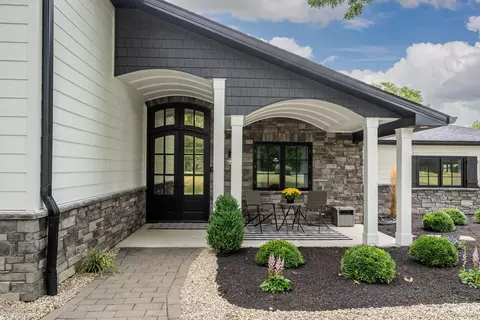 3570 Galbraith Rd, Cincinnati, OH 45236 photo 2