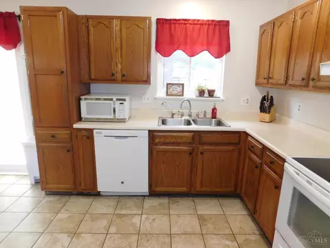 Kitchen - 103 Deerview Ct, Harrison, OH 45030 photo 4 of 4