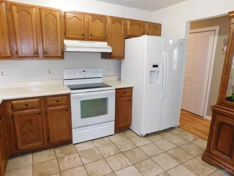 Kitchen - 103 Deerview Ct, Harrison, OH 45030 photo 3 of 4