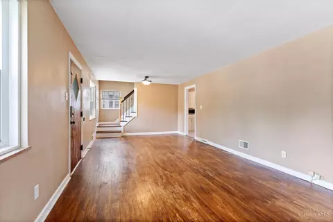 Living - 711 Jefferson Ave, Reading, OH 45215 photo 3 of 5