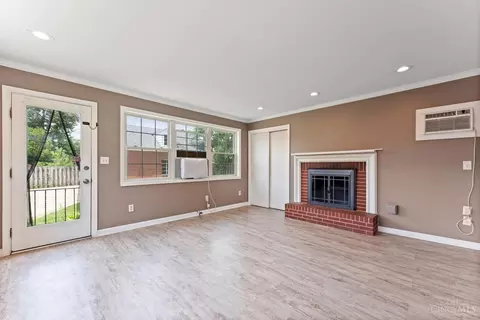 Living - 711 Jefferson Ave, Reading, OH 45215 photo 4 of 5