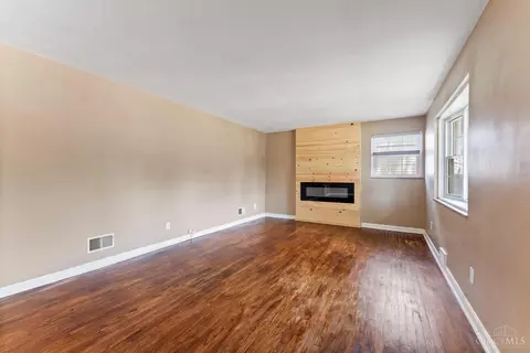 Living - 711 Jefferson Ave, Reading, OH 45215 photo 1 of 5