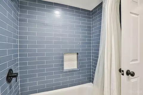 Bath - 7944 Shelldale Way, Montgomery, OH 45242 photo 5 of 7