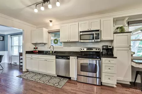 Kitchen - 7944 Shelldale Way, Montgomery, OH 45242 photo 3 of 5