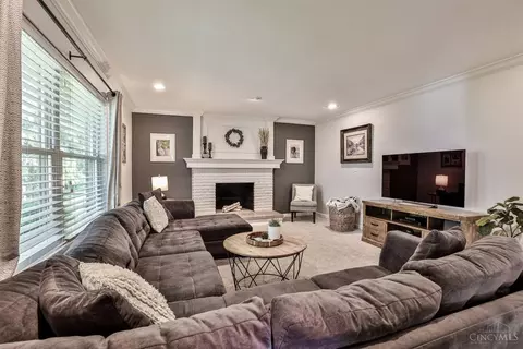 Living - 7944 Shelldale Way, Montgomery, OH 45242 photo 5 of 8