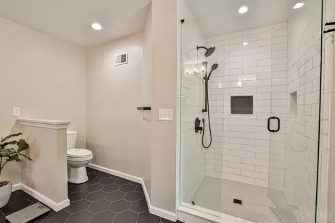 Bath - 7944 Shelldale Way, Montgomery, OH 45242 photo 3 of 7