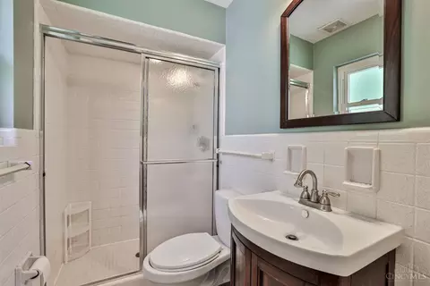 Bath - 7944 Shelldale Way, Montgomery, OH 45242 photo 6 of 7