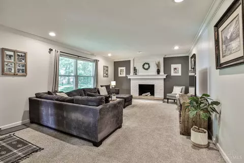 Living - 7944 Shelldale Way, Montgomery, OH 45242 photo 4 of 8