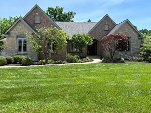 7 St Edmunds Place Dr, Glendale, OH 45246