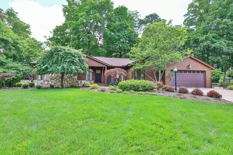 3835 Blackwood Ct, Blue Ash, OH 45236