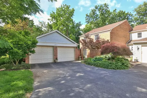 1611 Braintree Dr, Cincinnati, OH 45255