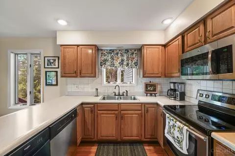 Kitchen - 4100 Timberview Rd, West Harrison, IN 47060 photo 4 of 6