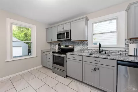 Kitchen - 6918 Shamrock Ave, Cincinnati, OH 45231 photo 4 of 4