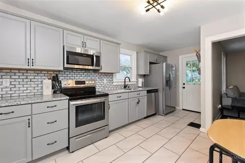 Kitchen - 6918 Shamrock Ave, Cincinnati, OH 45231 photo 3 of 4