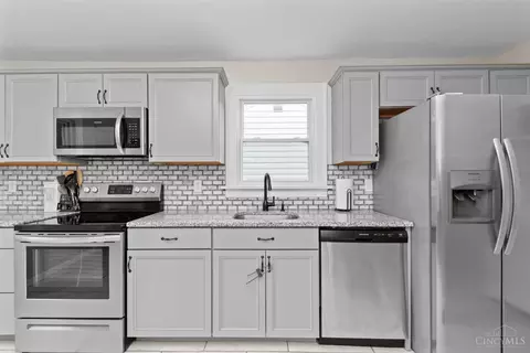Kitchen - 6918 Shamrock Ave, Cincinnati, OH 45231 photo 1 of 4