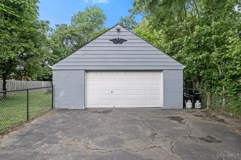 Exterior - 6918 Shamrock Ave, Cincinnati, OH 45231 photo 6 of 9