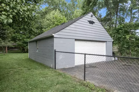 Exterior - 6918 Shamrock Ave, Cincinnati, OH 45231 photo 7 of 9