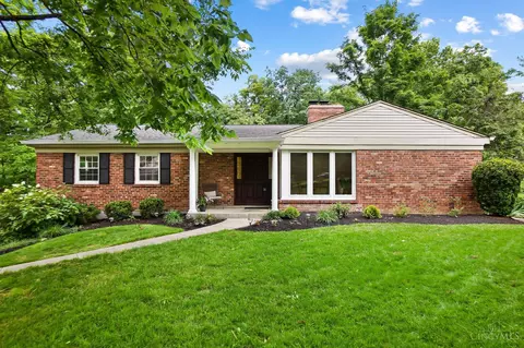 5683 Oakvista Dr, Cincinnati, OH 45227