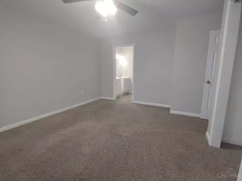 Bedroom - 976 Golfview Dr, Hamilton, OH 45013 photo 3 of 6