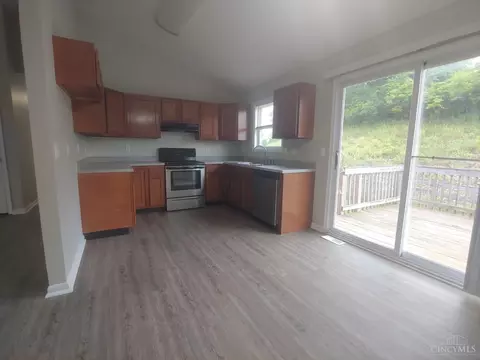Kitchen - 976 Golfview Dr, Hamilton, OH 45013 photo 1 of 3
