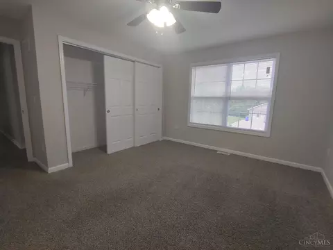 Bedroom - 976 Golfview Dr, Hamilton, OH 45013 photo 1 of 6